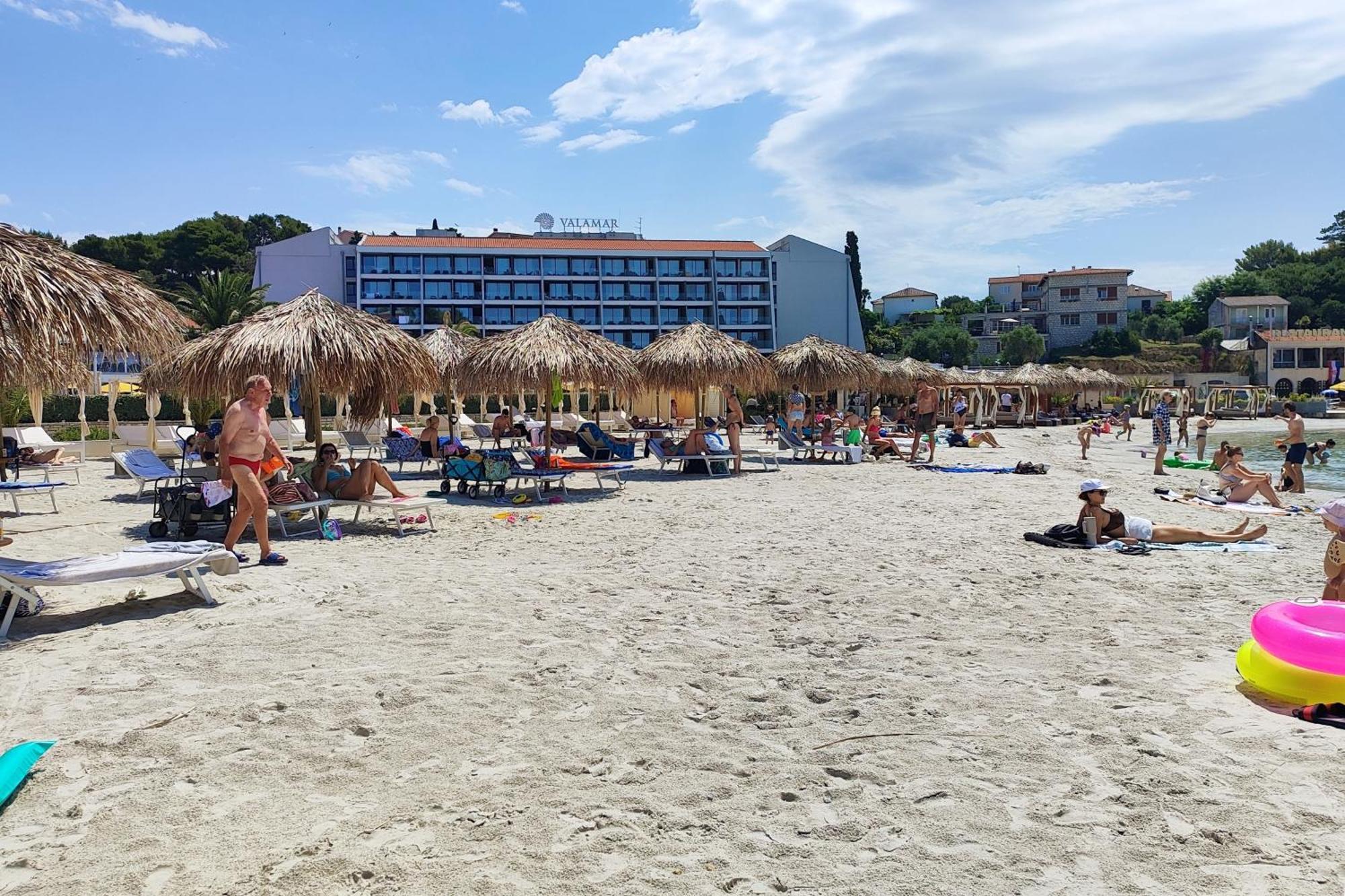 Apartments And Rooms By The Sea Banjol, Rab - 5077 외부 사진